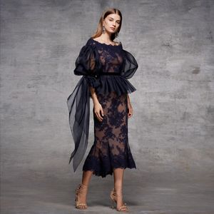 Dark Marynarka Syrenka Długie Rękawy Suknie Wieczorowe Off The Ramię Peplum Prom Suknie Długość herbaty Plus Size Formalna sukienka