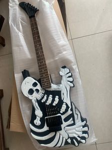 Raro China Made Skull N Bones Chitarra elettrica Mr Scary Johnny, chitarre hardware nere