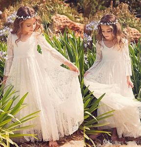 Elfenben Nya vita strandblomma klänningar boho första nattvardsgång för liten flicka v-ringning långärmad billig en linje barn bröllopsklänning