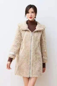 2020のラムの毛皮のコートベージュ色の子羊の毛皮の毛皮の毛皮のパーカーがシングルブレストのパーカー冬の雪の二重直面の毛皮のコート
