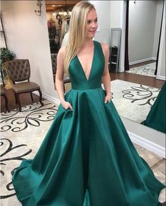 2020 New Evening Wear Dresses Dark Green With Pocket African Saudiarabien Deep V-Neck Kvinnor Formella Klädfickor Prom Klänningar Kändis