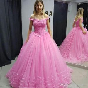 New Arrival Princess Pink 3D Kwiaty Suknia Balowa Quinceanera Dress Puffy Formalne Długo Off Ramię Sweet 16 Dress Gorset Sweep Pociąg