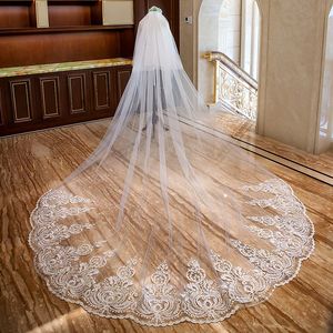 Veli da sposa lunghi di classe Lunghezza cattedrale Veli da sposa con applicazioni in pizzo Velo bianco alla moda con pettine gratuito 4 m