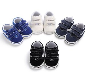 Nyfödda Baby Boys First Walkers Crib Footwear Mix Colors Low Top Sneakers Infant Toddler Soft Sole No-Slip Prewalkers