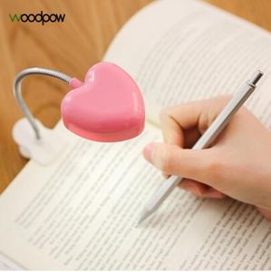 Mini Love Heart Clip LED Book Light Лампы, чтение Забронировать Настольный Настольный Ламп Клавиатура Легкие Глаза-Защита Энергия Сохранить ночные огни