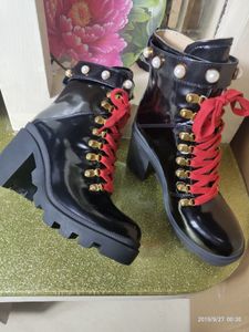 Europäischer Stil, Damenschuhe, modische Stiefel, Damenschuhe, Stiefel, modische Schuhe, Verschluss, Martin-Stiefel, Perlenverzierung mit Leder