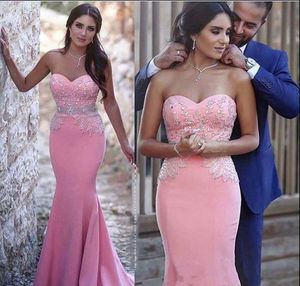 2018 Billiga Mermaid Prom Klänningar med Sweetheart Neckline Kristall Beaded Applique Trumpt Rosa Crepe Evening Party Kappor Stair Golv Längd