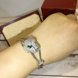 Schmuck Damen Halskette und Armband-Set Klassischer aristokratischer Stil, voller Diamanten, streichelndes Panther-Design1