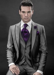 Новый жених смокинги Groomsmen одна кнопка серый пик отворотом лучший человек костюм свадебный мужской пиджак костюмы на заказ (куртка + брюки + жилет + галстук) 1415