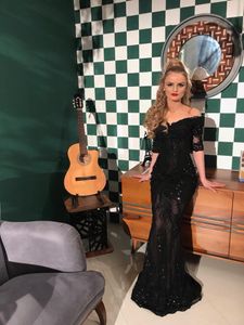 Czarna Koronka Krótki Rękaw Długie Arabskie Wieczór Formalne Suknie 2018 Mermaid Prom Dress Bodycon Luxury Designer Damskie sukienki