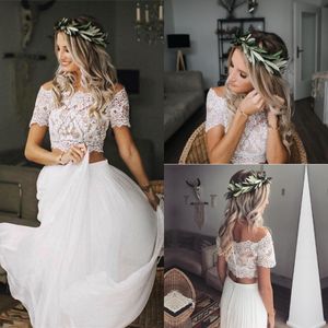 Estate Boho Due pezzi Abiti da sposa Scollo a barchetta Manica corta Pizzo Boho Beach Abiti da sposa Lunghezza pavimento Chiffon Bottone posteriore Nuziale