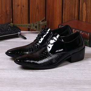 Nuovi designer formali uomini Oxford Fashion Black Real in pelle vera in pelle maschio Business Office Brogue Scarpe di grandi dimensioni