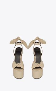 유럽 클래식 럭셔리 스타일 여성 신발 샌들 패션 슬리퍼 섹시한 샌들 힐 스팽글 두꺼운 발 뒤꿈치가있는 가죽 방수 플랫폼