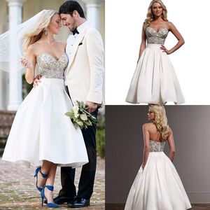 Seksowne bez ramiączek Krótkie suknie ślubne Elopemacje Sweetheart Herbata Długość Zroszony Plus Rozmiar Kraj Boho Bridal Reception Suknia Zipper Back UK 50s