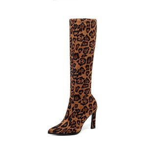 Kvinnor Leopard Skor Designer Knä High Stretch Slip Ons Tunna High Heels Pekade Toe Sexy Leopard Boots Slim