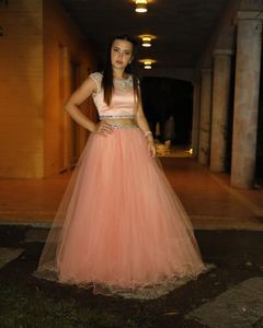 Rodna rosa billiga pärlstav kristaller quinceanera prom klänningar sheer neck två bitar kvällsfest söt 16 klänning sy14