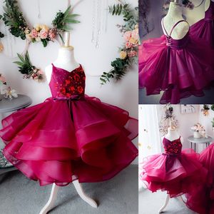 2020 Pagantklänningar Spaghetti Rem Ärmlös Handgjorda Blomma Lace Flower Girl Dress Tiered Tulle Sweep Train Custom Made Kids Party Gown