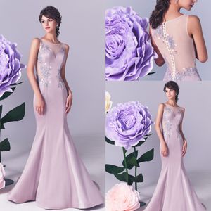 2020 Nya Aftonklänningar Juvel Ärmlös Lace Appliques Prom Gowns Button Back Sweep Train Mermaid Special Occasion Dress