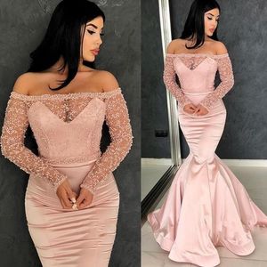 Rose Pink Prom Dresses 2019 Off The Shoulder Lace Långärmad Party Gowns Sexig Illusion Pageant Dress