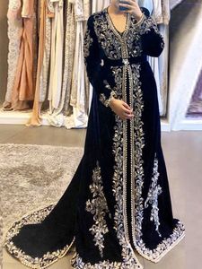 Navy Blue Moroccan Kaftan Dubai Suknie Wieczorowe Długie Rękawy V Neck Gold Lace Aplikacja Velor Saudyjska Arabska Muzułmańska Party Suknie Plus Rozmiar