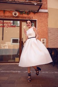 Białe i czarne sukienki ślubne A-Line 2020 Kieszenie Seksowne otwarte herbatę Nowoczesne suknie ślubne