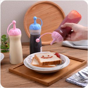 New Plastic Salad Tool Squeeze Sauce Ketchup Mustard Bottles Lids Oil Dressing Barbecue Sauce Squeeze Bottle YQ01448