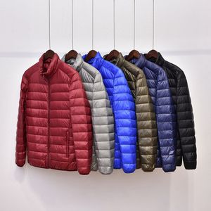 デザイナーの冬の光スリムライトダックダウンジャケットメンズデザイナージャケット高品質スタンドカラーパーカー快適な薄い暖かいコート