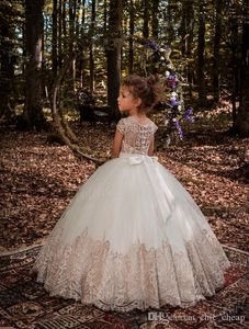 Flower Girl Sukienki Księżniczka Ball Suknia z ramion z ręcznie wykonaną kwiaty motyla Puffy dzieci