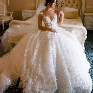 Abiti da sposa splendidi abiti da ballo Dubai autunnali Abiti da sposa gonfi con applicazioni in pizzo pieno Abito da sposa con scollo a V a fiori 3D