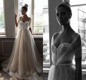 Elihav Sasson Vestidos de noiva de namorada com envoltório de miçangas de cristal brilhante