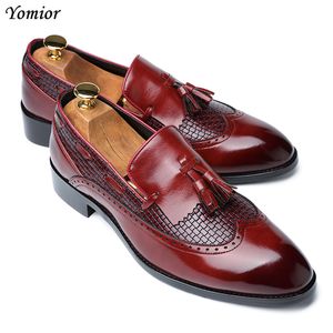 Yomior moda tassel tassel homens vestido sapatos forma formal escritório terno mocassins verão viajar sapatos de couro italiano casamento