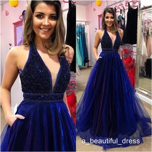 Royal Blue A Line Prom Dresses 2019 Halter V Neck Frezowanie Długość podłogi Party wieczorna suknia Backless Organza Vestidos de Fiesta ED1156