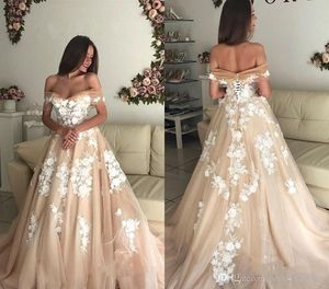 春のシャンパンのウェディングドレスかわいい新しい美しい美しい愛のAppliqueカントリーガーデン教会フォーマルな花嫁ブライダルガウンカスタムメイドのプラスサイズ