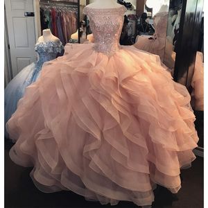 خوخ قبالة كرات الكتف ثوب فساتين quinceanera الكريستال متدرج ثلث الكشكشة منتفخ تول بالإضافة إلى حجم الحلو 16 حفلة الطرف الطويل Even280i