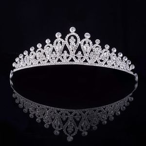 シルバーブライダルティアラクラウンビンテージ花嫁の結婚式のティアラと女性のための王冠のための王冠のシンプルなスタイリッシュな女性のヘアアクセサリー