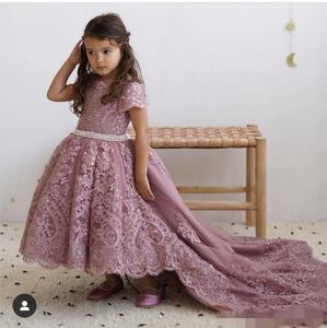 Dusty Pink Flower Girls 'платья высокий низкий поезд тюль кружевная аппликация жемчуг зубчатые драгоценные камни шеи день рождения день рождения партия платье 2020