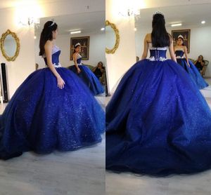 2020ロイヤルブルーシルバーグリッターチュールQuinceanera Sweet 16ドレスストラップレスユニークなレースアップアップリケスパンコールProm Party Dress Vestidos de