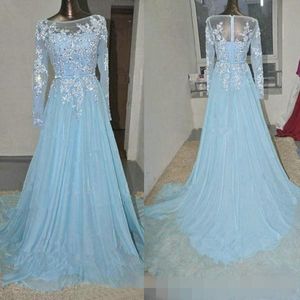 Sky Blue 2020 Prom Dresses Long Sleeves Illusion Lace Applique Pärled Crystal Scoop Neck Sweep Train Ribbon Formell aftonklänning Custom Made Made