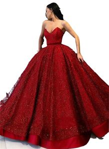 赤いボールガウンウエディングドレス恋人のキラキラの床の長さノースリーブAライン贅沢なイブニングドレス注文のパーティーガウンフォーマルな日