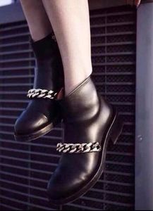 خريف جديد أزياء سلسلة معدنية الديكور جلد طبيعي الأحذية قصيرة كعب مربع مثير سيدة دراجة نارية حذاء امرأة