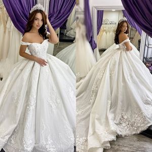 Affascinanti abiti da ballo in pizzo pieno Abiti da sposa Abiti da sposa eleganti con spalle scoperte Abito da sposa arabo fatto a mano con fiori 3D Dubai