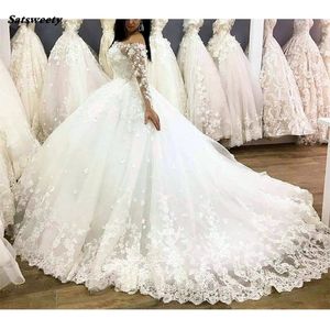 Casamento Abiti da sposa in pizzo fiore 3D di lusso maniche lunghe scollo a barchetta abiti da ballo gonfi per abiti da sposa con lacci Robe De Mariee