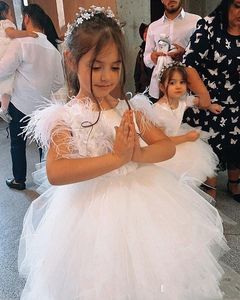 結婚式のためのかわいい安いフラワーガールドレスフェザーレースアップリケ花の袖なしボウガールズページェントドレスプロムキッズ聖体