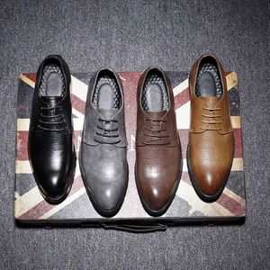 Scarpe da uomo in pelle Brogues Scarpa sociale Uomo Uomo Elegante Designer Formale Sapatenis