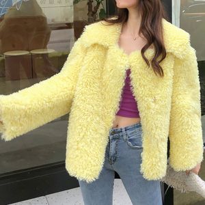 Crema de piel de oveja amarillo capa de la chaqueta de las mujeres de invierno Faux Fur corderos chaquetas estilo coreano de chicas dulces lana de cordero Coats Outerwears