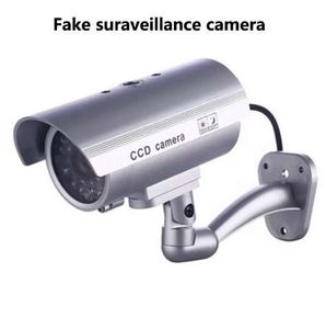 Heiße gefälschte Kamera Home Security Simulierte Videoüberwachung Innen-/Außenüberwachung Dummy-LED-Licht gefälschte Bullet-Kamera