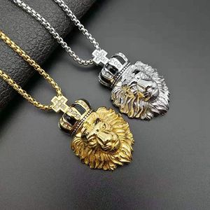 Naszyjnik hiphopowy Titanium Steel Color Color Chanving Plused k Gold Diamond Crown Lion Head Wisiorek