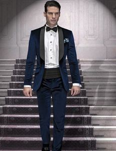 Navy Blue Velvet Groom Tuxedos Svart Sjal Lapel Groomsmen Bröllopsklänning Höst Vinterstil Män Formell Party Prom Suit (Jacket + Pants + Tie) 780