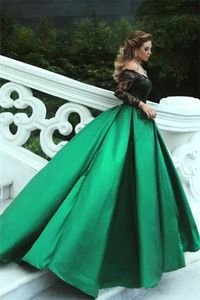2019 New Style Evening Gown for Matured Women Off The Shoulder Long Sleeves Sequined Black Lace and Emerald Green Prom Dresses Party Wear