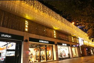 9色LEDカーテンの不正なひもの弦、クリスマスの屋外の装飾のための4m 16.4フィートの垂れ木96ledの妖精のガーランドライトAC 110V-250V 8ピース